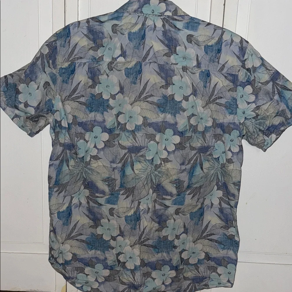 Hurley Light Blue Floral Short-Sleeve Button-Up Mena Shirt Size Small - Picture 5 of 5